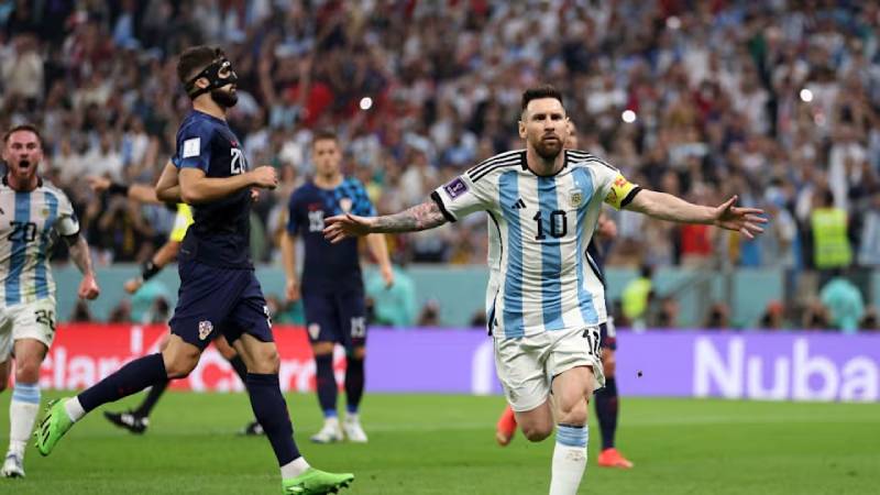 Lionel Messi  ghi ban